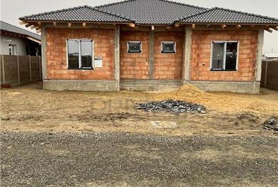 Duplex cu 3 camere cu Canalizare în Moșnița Veche - 1