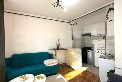 Apartament cu 2 camere semidecomandat, mobilat în Central