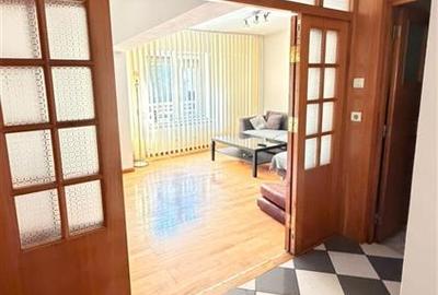 Apartament cu 4 camere decomandat, mobilat în Unirii