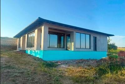 Casă cu 4 camere decomandat în Central