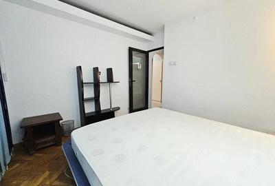 Apartament cu 3 camere decomandat, mobilat în Podul de Fier