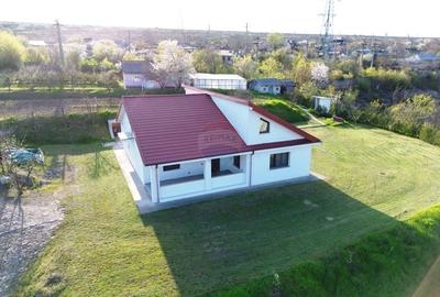 Casă individuală cu 4 camere cu Canalizare în Sud - 1