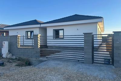 Duplex cu 4 camere cu Canalizare în Moșnița Nouă
