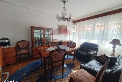 Apartament cu 4 camere decomandat în Sud