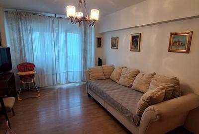 Apartament cu 3 camere semidecomandat în 13 Septembrie