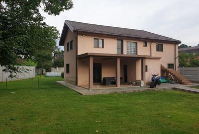 Casă individuală cu 8 camere cu Piscina în Brestei