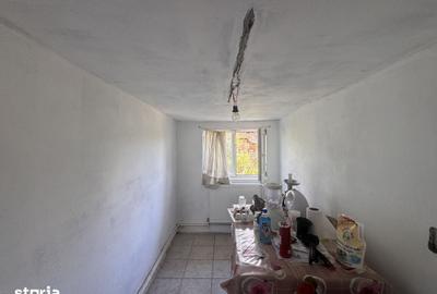 Casă cu 3 camere cu Teren 2000 Mp în Stâlpeni