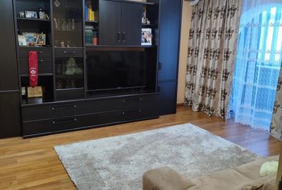 Apartament cu 3 camere decomandat în Traian