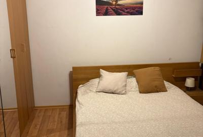 Apartament cu 3 camere decomandat, mobilat în Titan