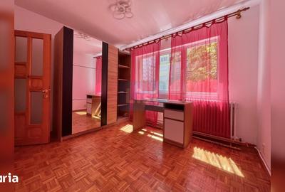 Apartament cu 3 camere semidecomandat în Micro III