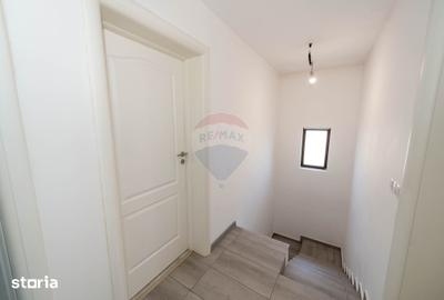 Casă cu 5 camere cu Teren 300 Mp în Joița