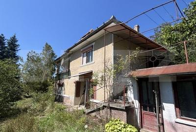 Casă cu 5 camere cu Teren 900 Mp în Pericei