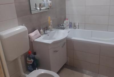 Apartament cu 3 camere decomandat în Sânmartin