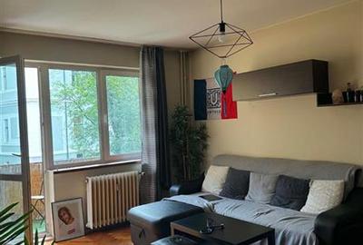 Apartament cu 2 camere semidecomandat, mobilat în Central