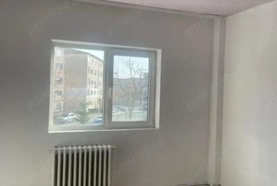 Apartament cu 3 camere semidecomandat în Central - 3