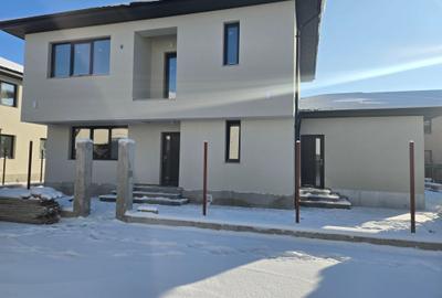 Casă cu 5 camere cu Canalizare în Sud