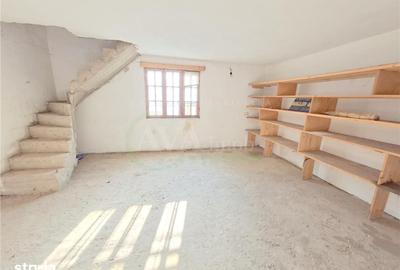 Casă cu 3 camere cu Teren 2413 Mp în Cleja