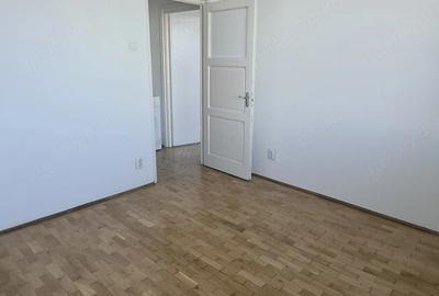 Apartament cu 3 camere semidecomandat în 1 Mai