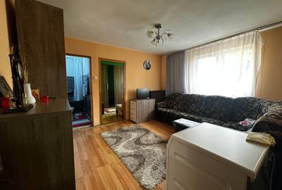 Apartament cu 3 camere semidecomandat în Decebal