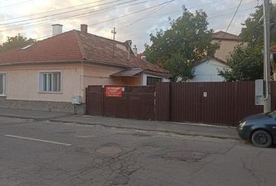 Casă cu 2 camere cu Teren 625 Mp în Central