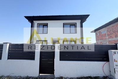Casă individuală cu 4 camere cu Canalizare în Berceni