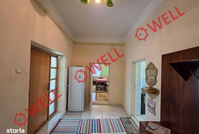 Casă cu 2 camere decomandat în Central