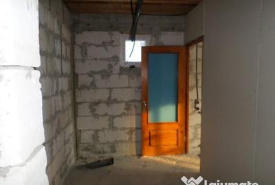 Casă cu 3 camere cu Teren 380 Mp în Central