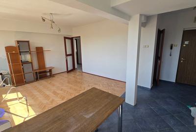 Apartament cu 3 camere semidecomandat în Domenii