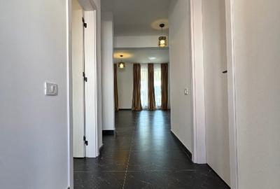 Casă cu 4 camere cu Canalizare în Central
