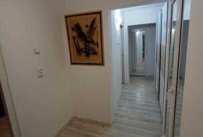 Apartament cu 3 camere decomandat în Baza 3 - 8