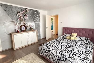 Apartament cu 4 camere decomandat în Dumbrăvița