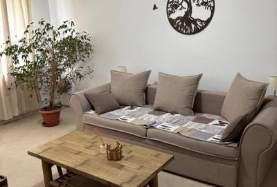 Apartament cu 3 camere decomandat în Titan