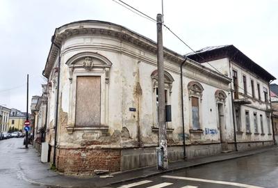 Casă individuală cu 16 camere cu Canalizare în Unirii