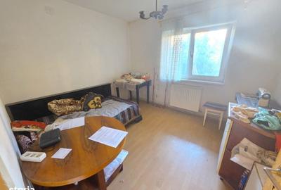 Apartament cu 3 camere decomandat în Centrul Istoric