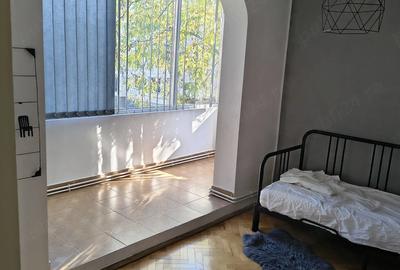 Apartament cu 3 camere decomandat în Tudor