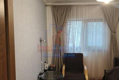Apartament cu 3 camere decomandat în Zona industrială