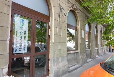 Spațiu comercial, de 250 mp, în Central - 4