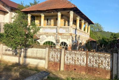 Casă cu 4 camere în Central - 1