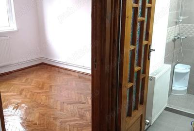 Apartament renovat, 3 camere, semidecomandat, etaj 3, zona Micro 20 - 2