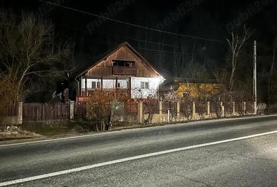 Casă cu 4 camere cu Teren 2500 Mp în Slătioara - 1