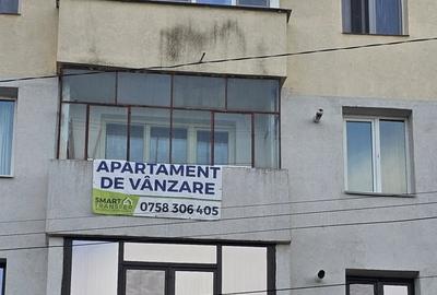 Apartament cu 3 camere semidecomandat, mobilat în Moinești - 1