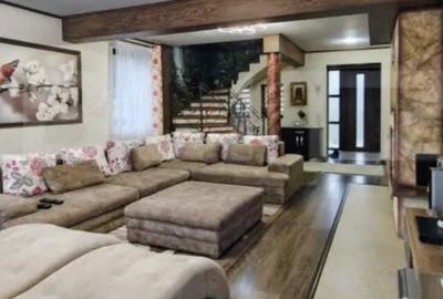 Casă cu 4 camere în Central - 2