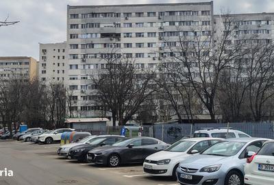 Apartament cu 3 camere decomandat în Titan