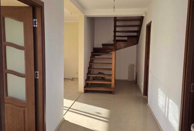 Casă cu 4 camere în Central - 3