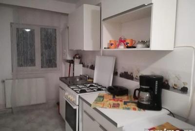 Garsonieră decomandată în Girocului