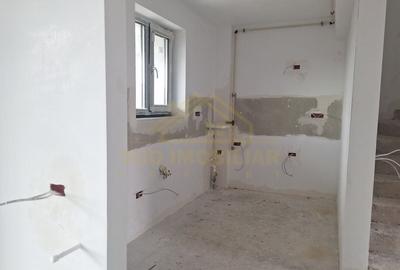 Casă cu 4 camere cu Canalizare în Central - 2