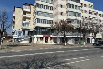 Spațiu comercial, de 200 mp, în Central - 8