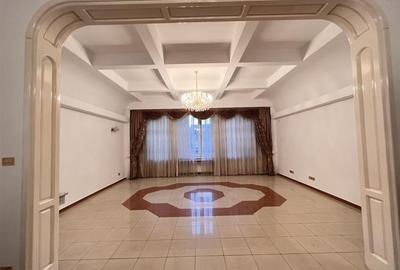 Casă individuală cu 12 camere cu Canalizare în Unirii - 56