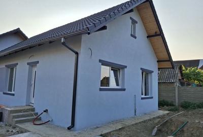 1/2 Duplex Parter Sanmihaiu Roman ,3 Camere,2 Bai,Toate Utilitatile - 1