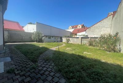 Casă individuală cu 8 camere cu Canalizare în Central - 3